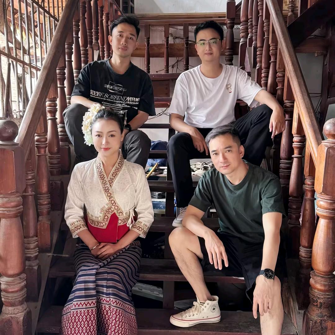 背着大象飞的孔雀