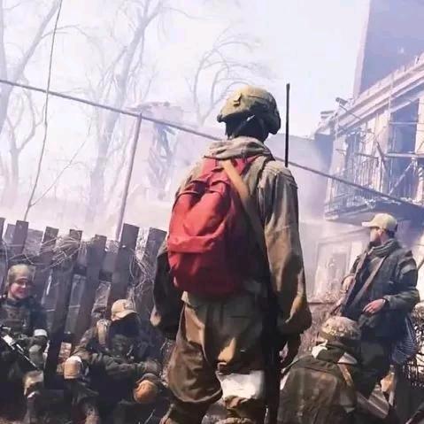 镰刀与锤子！革命到底！