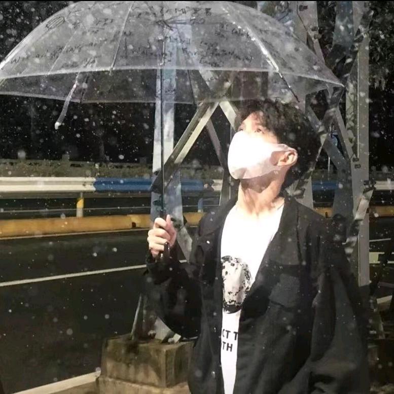 R.   💫