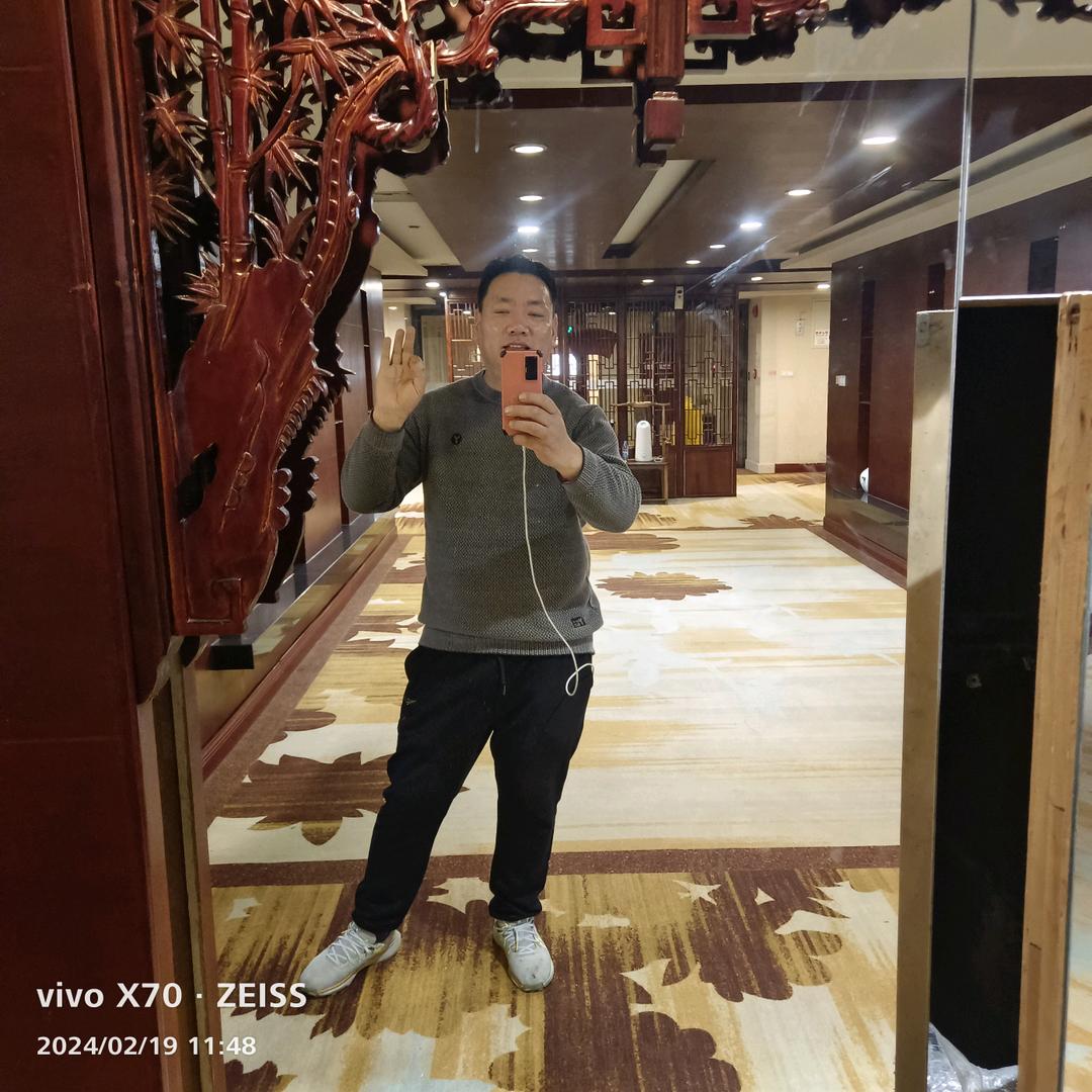 闫震大量回收液晶屏