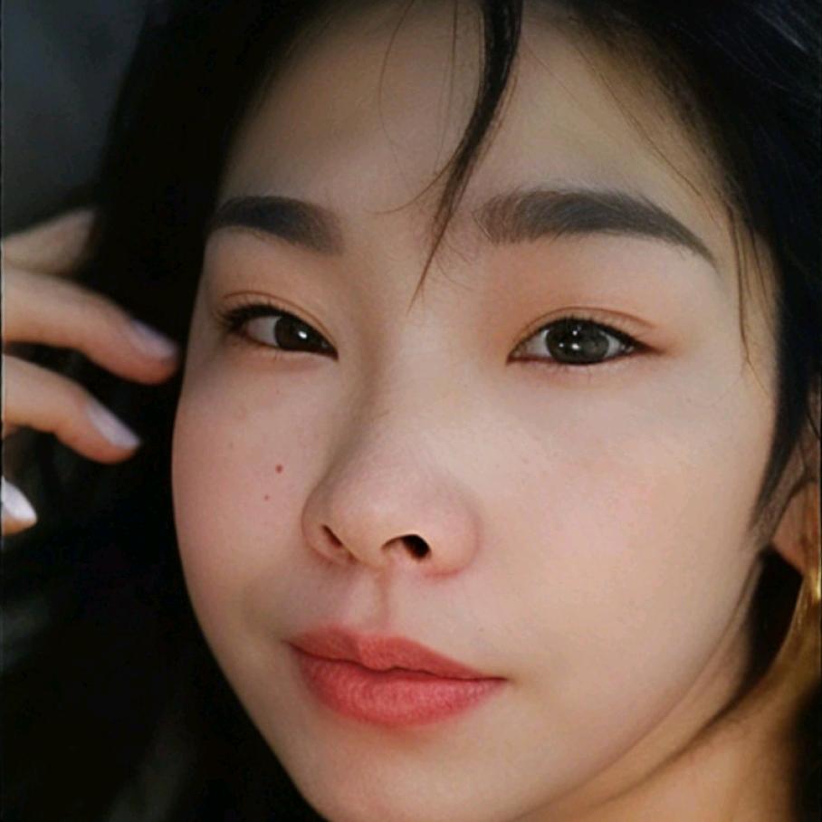 英子
