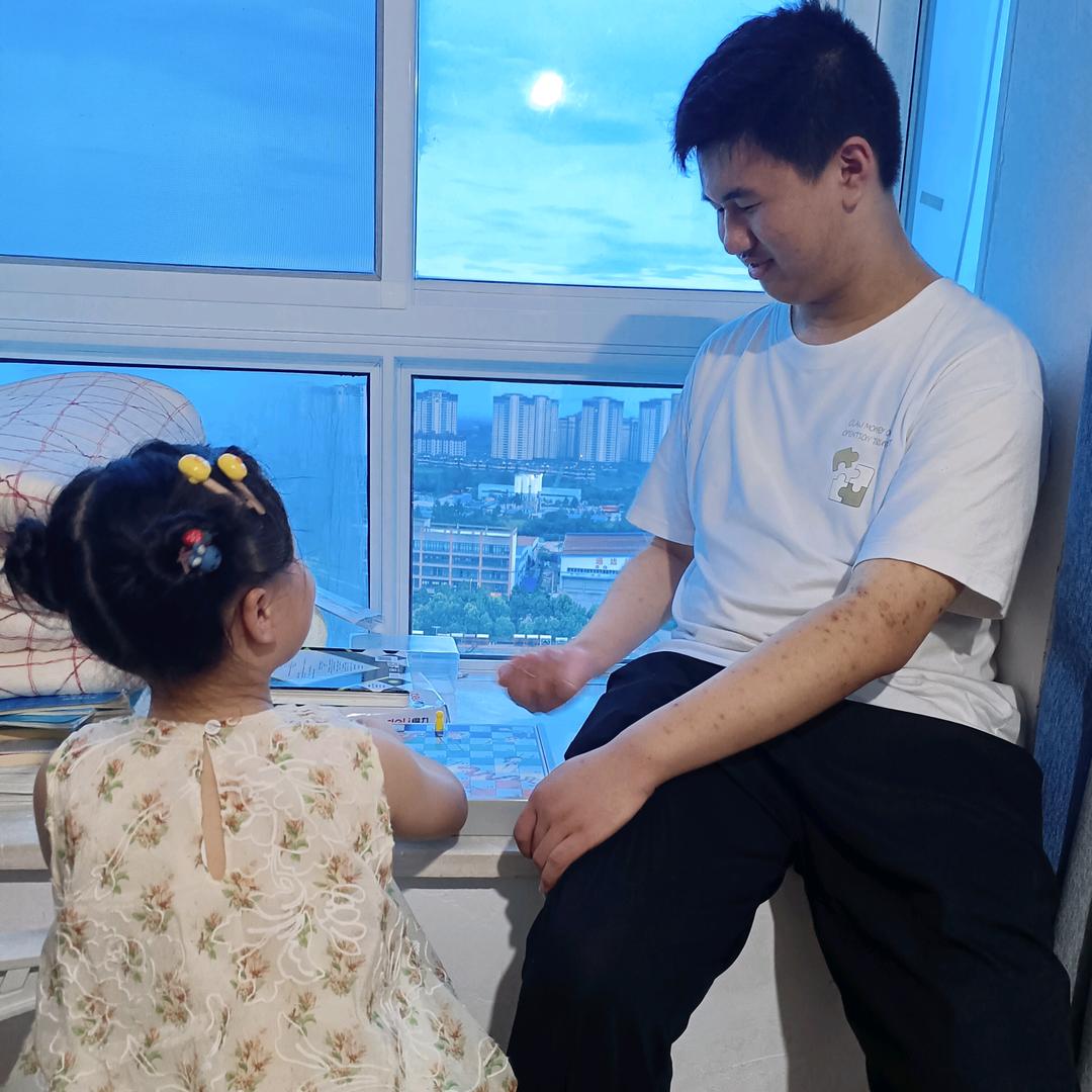 双眼皮蚊子