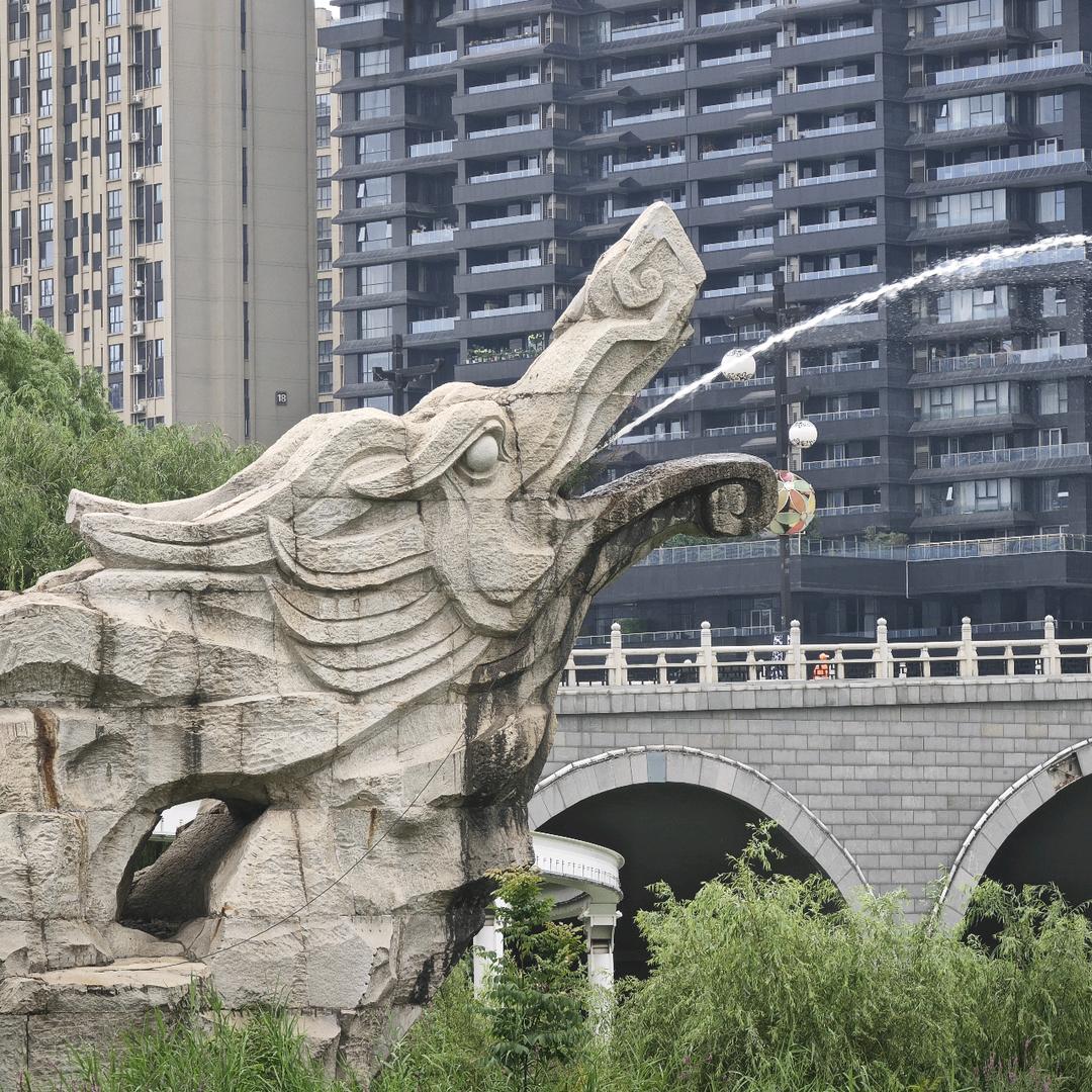 我本将心向明月，不知明月照_____