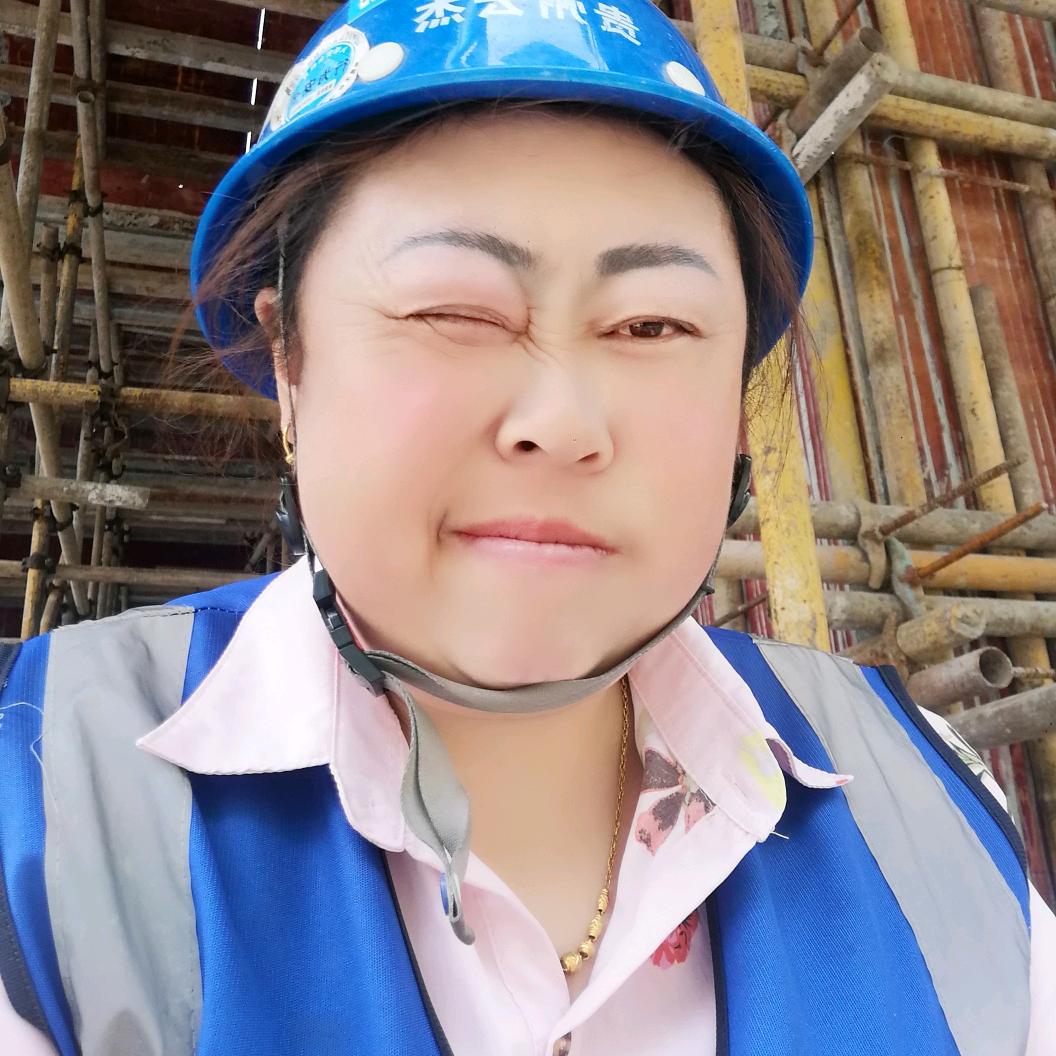 指挥塔吊阿姐