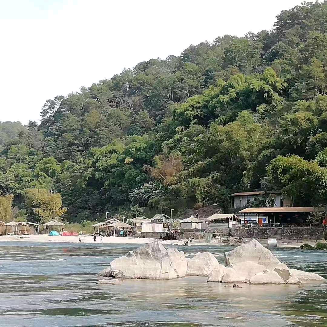 发白云