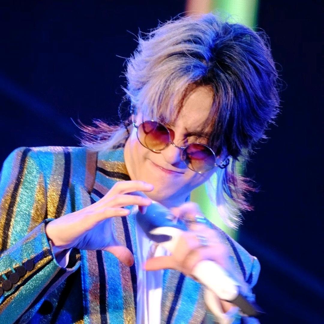 似拟人的掌声.（有生日场戒指版）