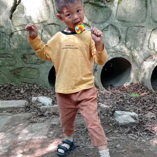 洛一昕羽童装