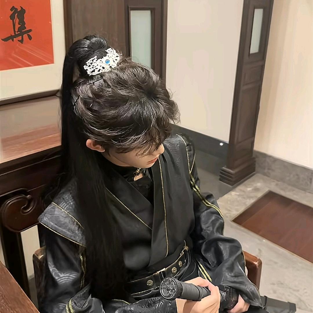 春色揽月明