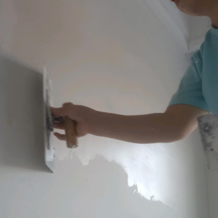刘小健室内装潢批墙刮腻子