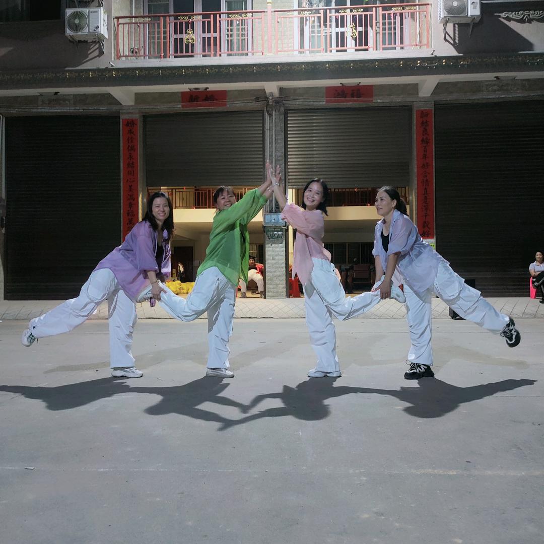 菱角飞扬舞队