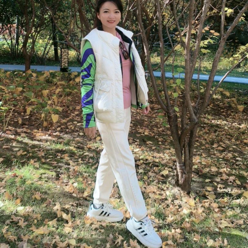 小白兔 爱踢毽