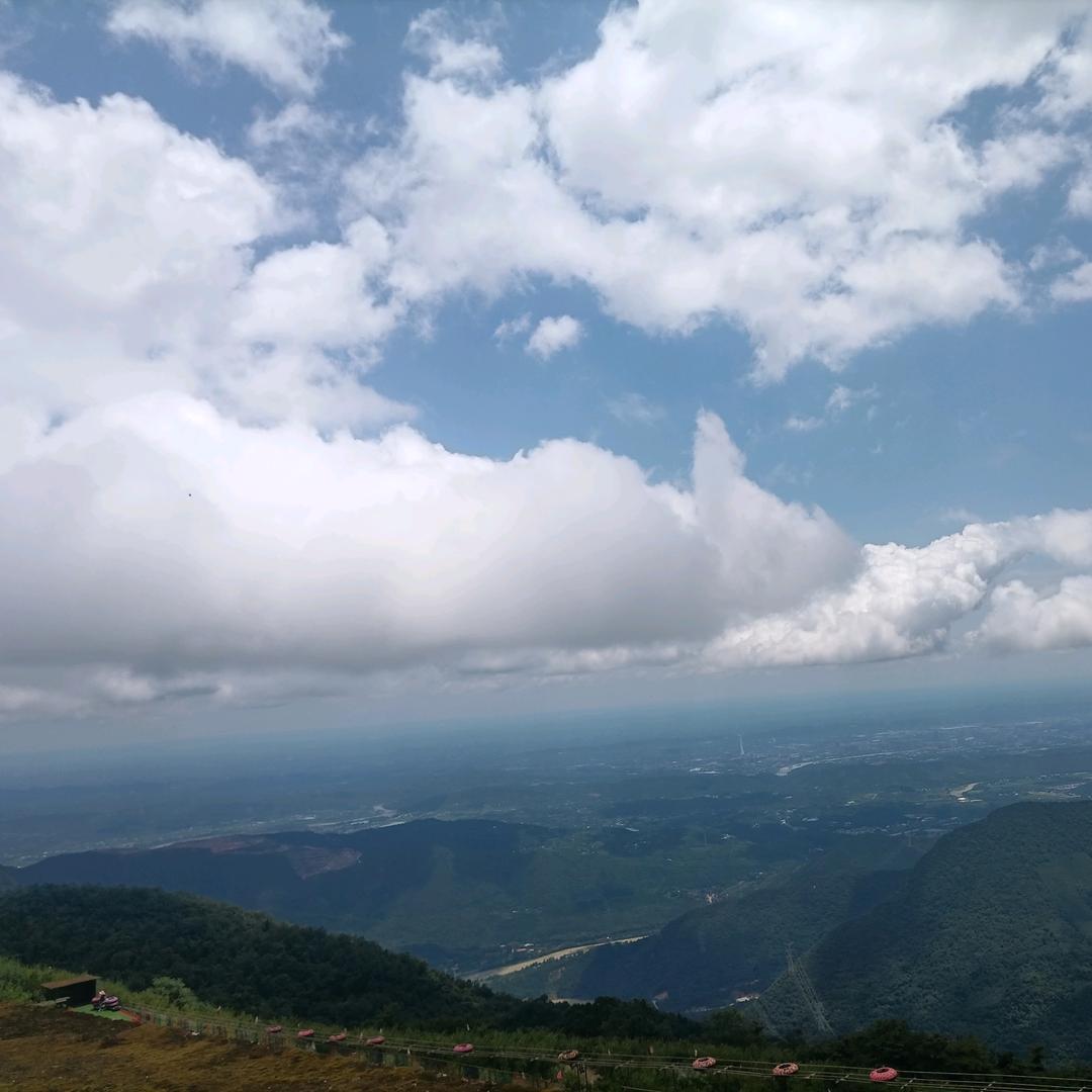 阳光下的沙滩