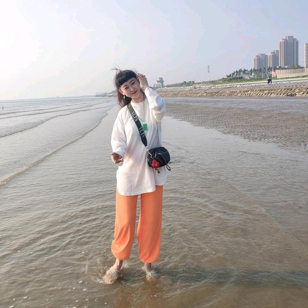 《探探》粉蝴蝶华姐