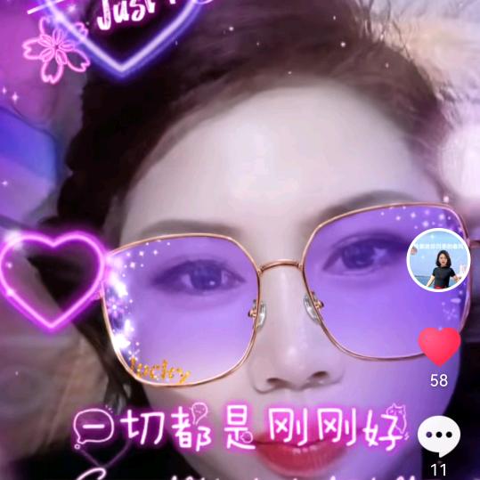 彩云追月。