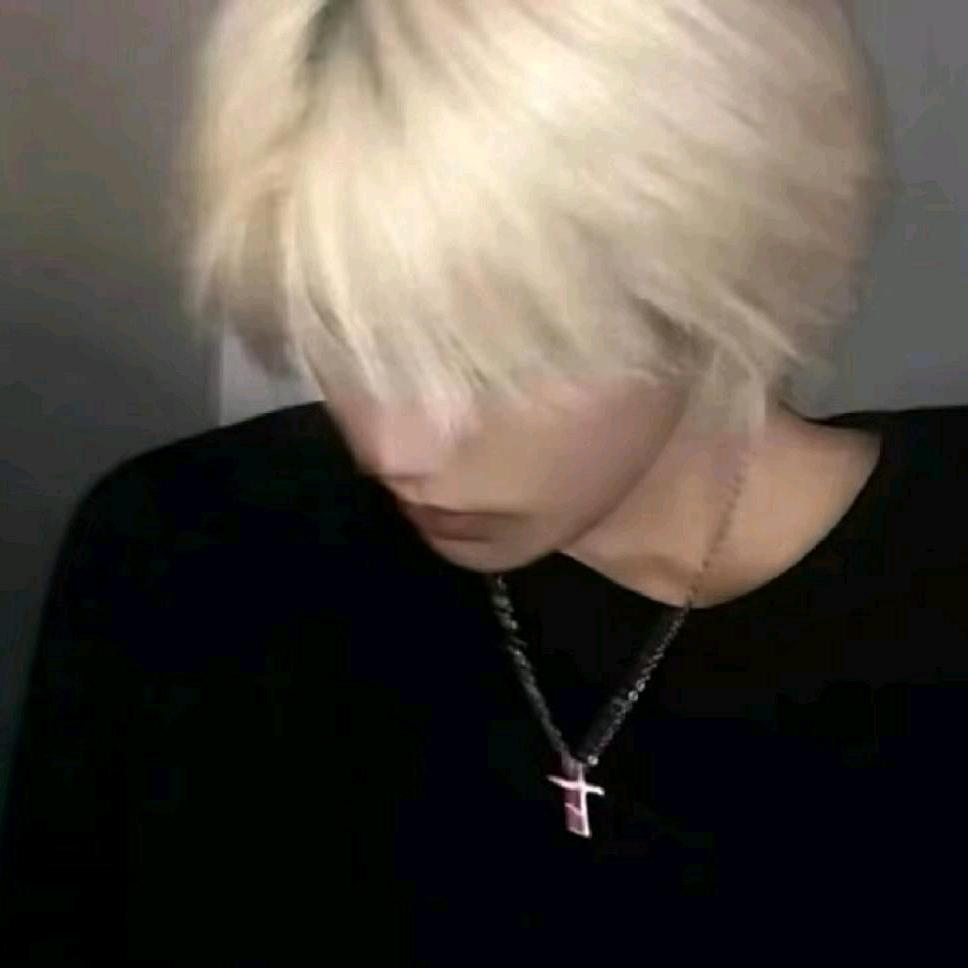 洛