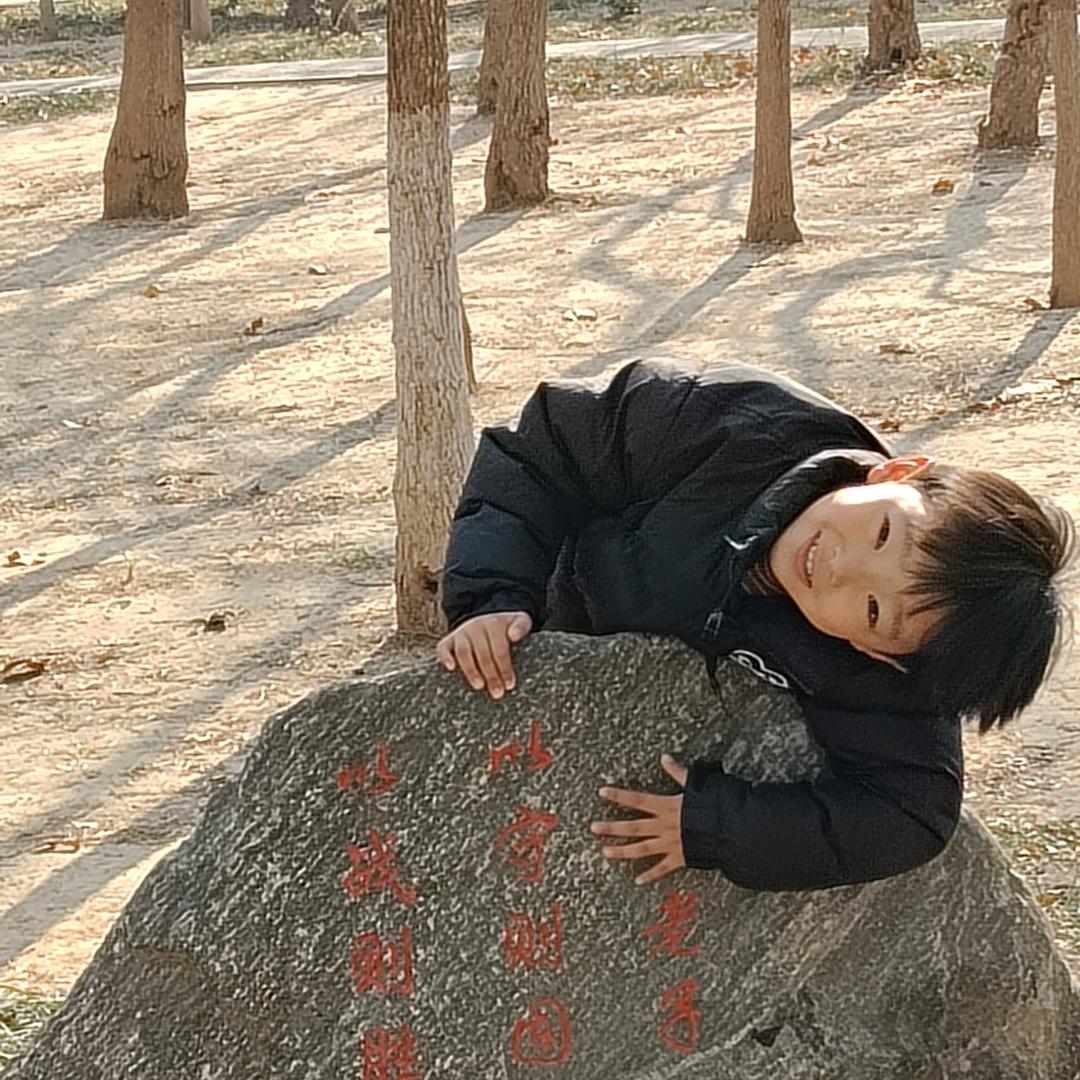 项城嗨蜜思莉品牌童装折扣店