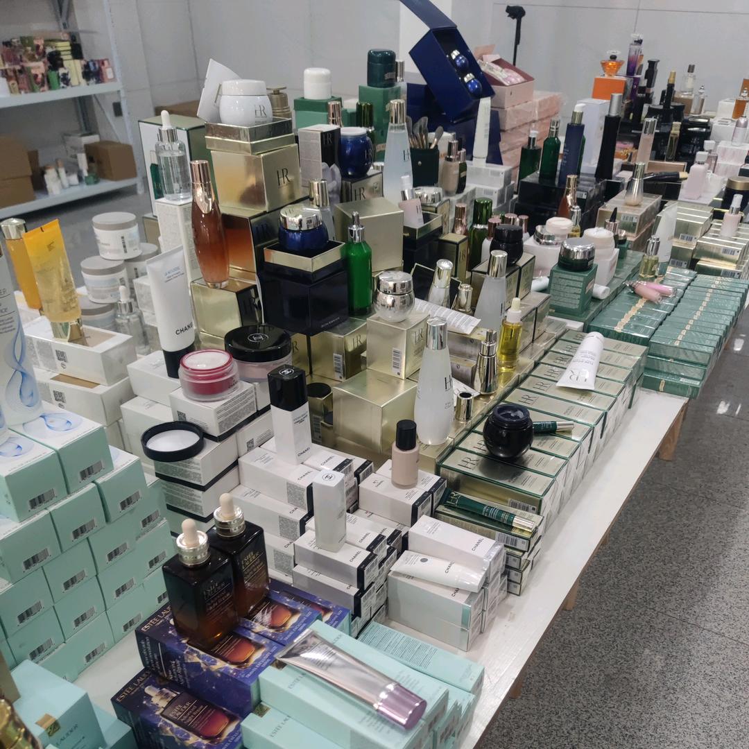 麟里美妆阁