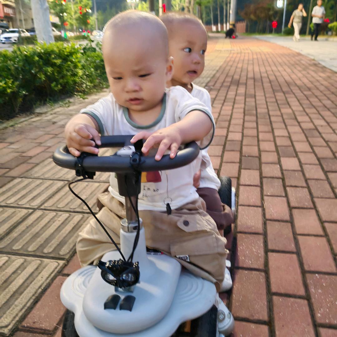 一起玩小孩车