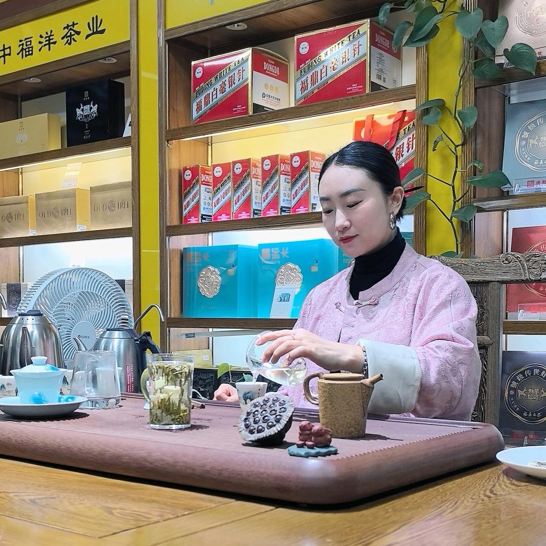 依冉 （字 茗菡）