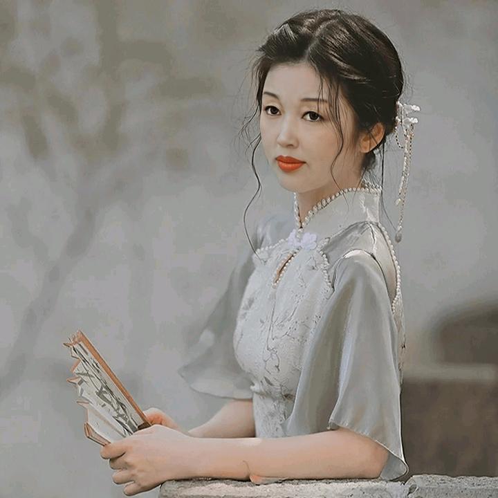 艾晴……（拒绝私聊。）