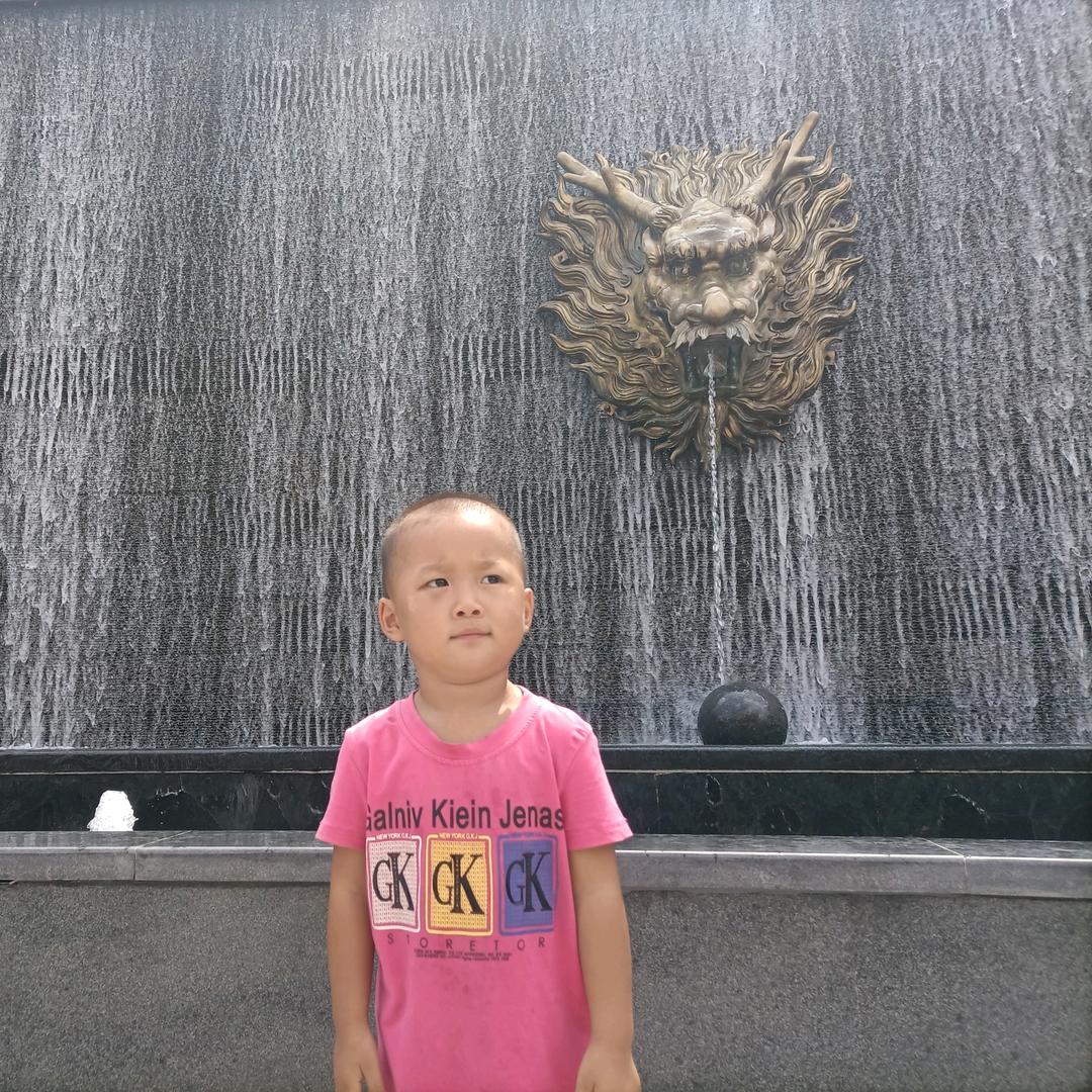 挖挖机小哥