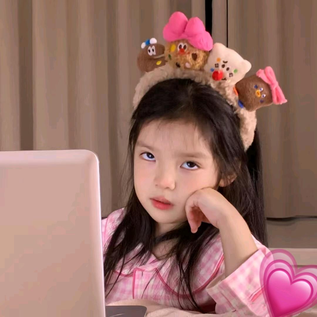 女的.