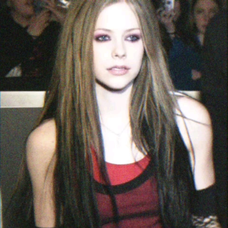 寂寞雨夜里被牦牛啃过的草皮上的一滴花露水