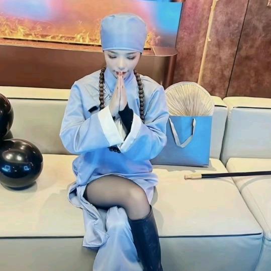 成熟χ伴随着孤独