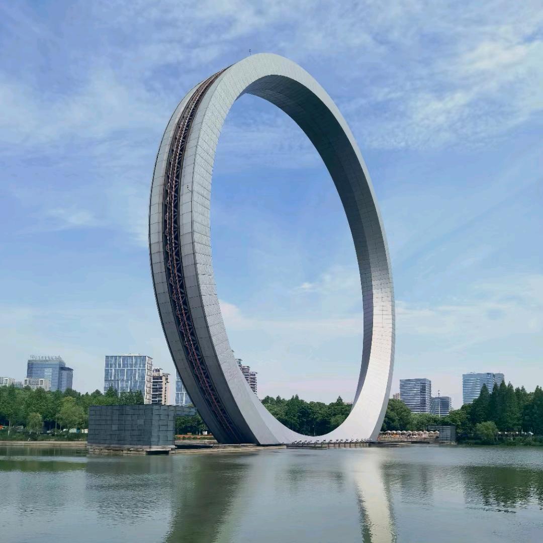 水随天去秋无际
