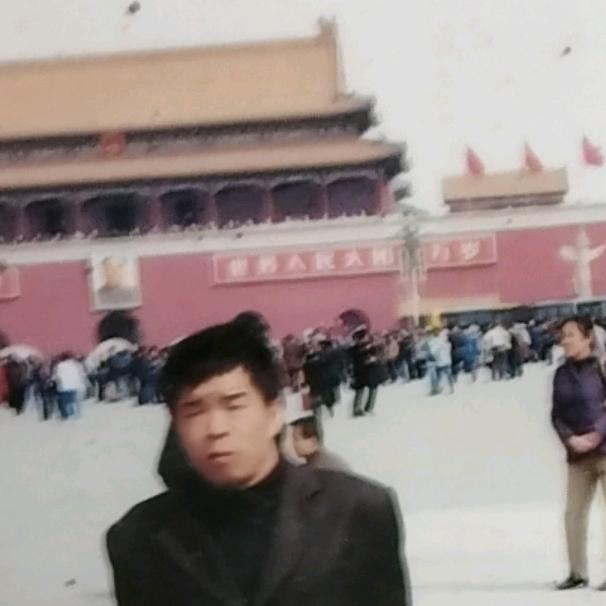 伤心的大哥，′