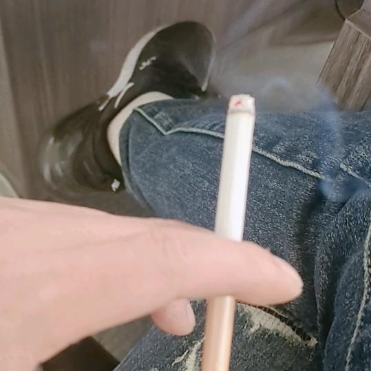 🚬ᦸᐝ烟ꫛ痞ꦿ