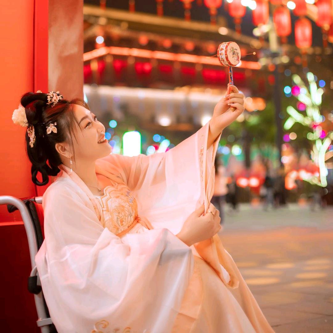 轮Yⅰ上的姑娘🎤