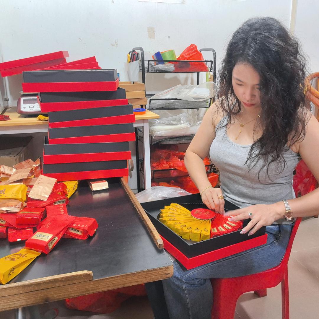 ─=≡Σ♕黄小姐💐