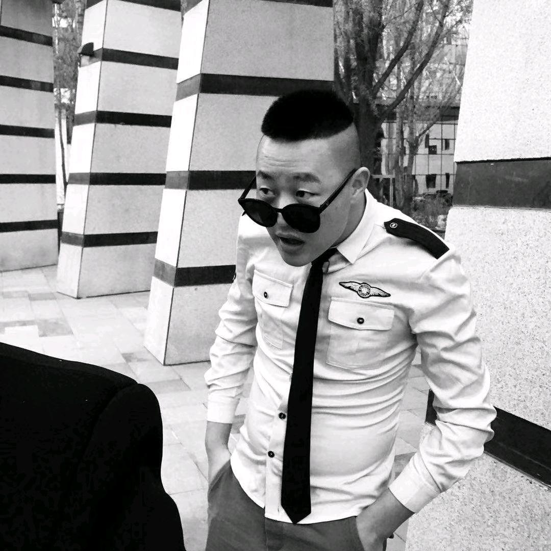草膘男人