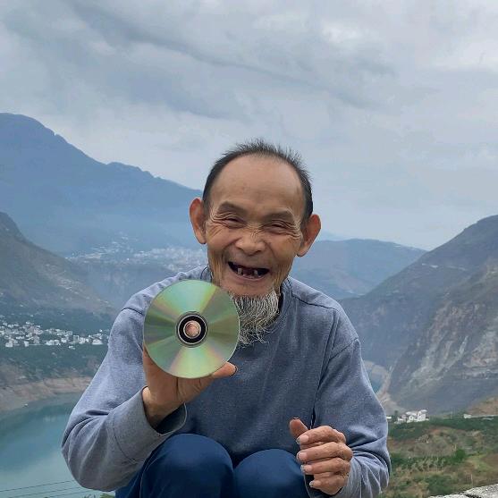 热爱生活的爷爷