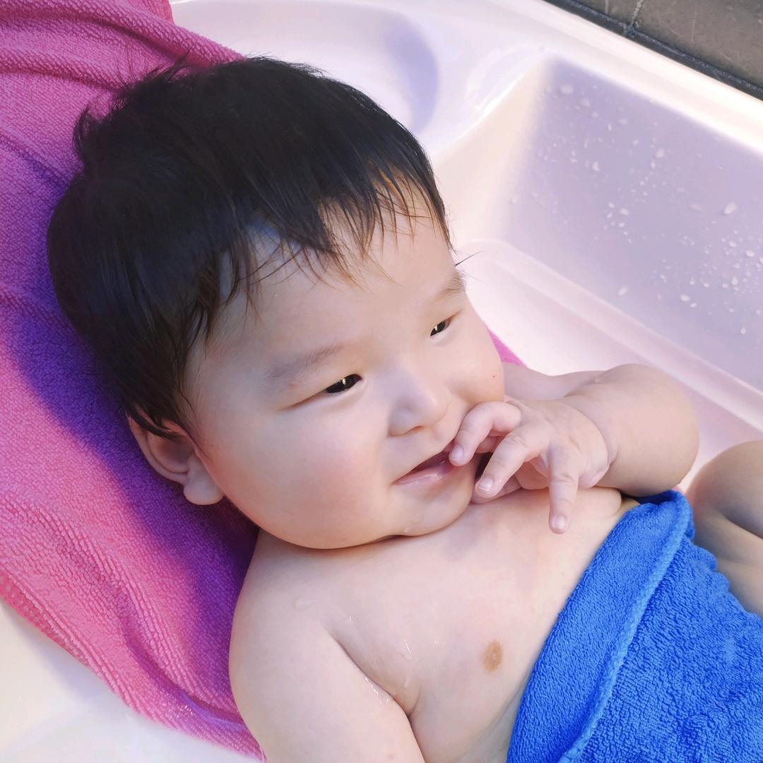 一 一君