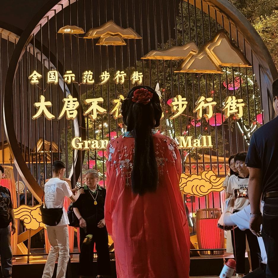 在巴黎塔顶看东京樱花