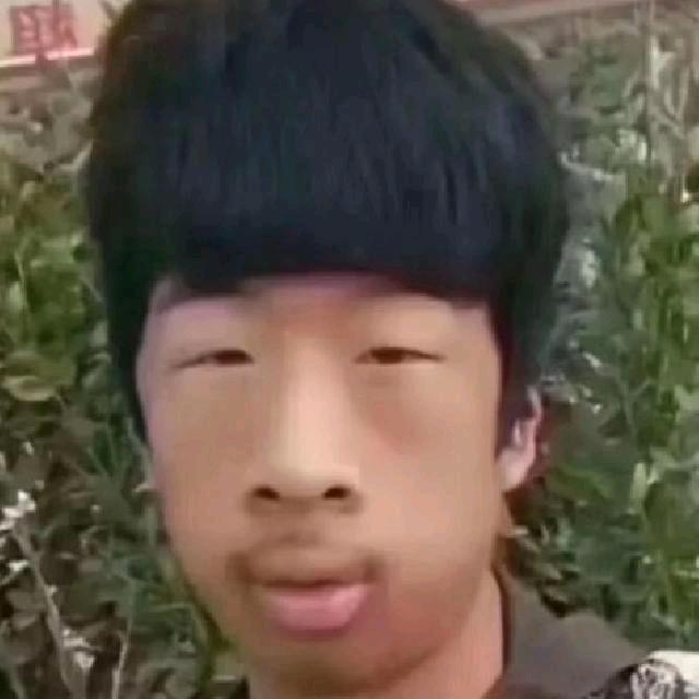 18岁腹肌男大
