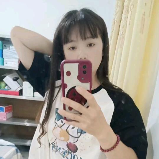 小燕子🍀🍀