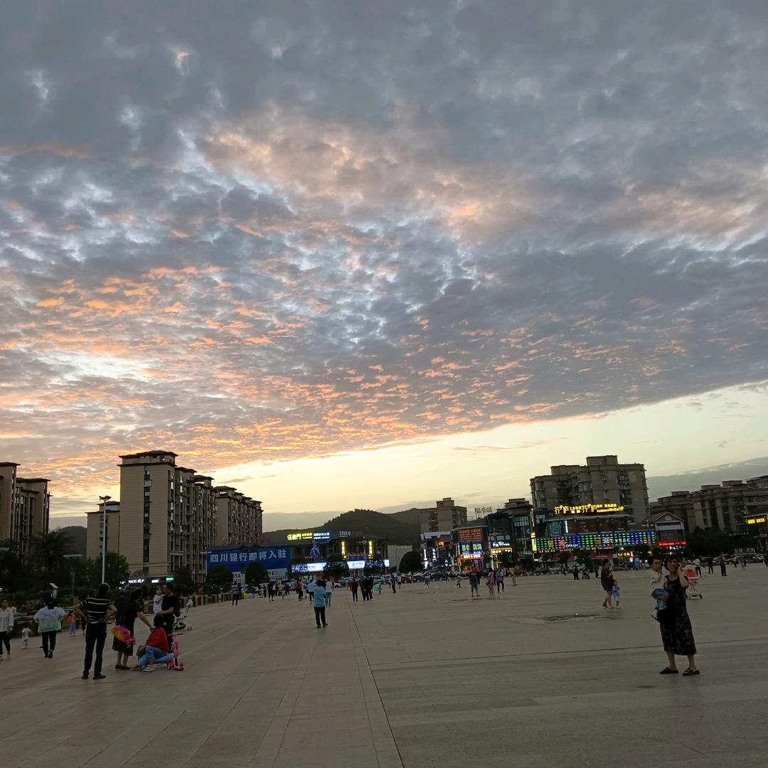 月儿的百货店铺