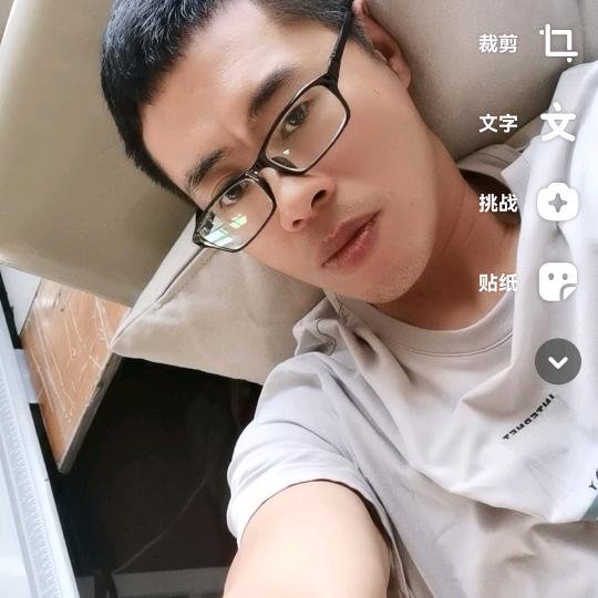 风乄微凉つ⁸⁰²³