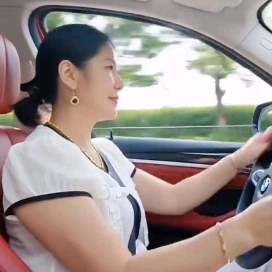 默默的守护76🐉严彩霞0