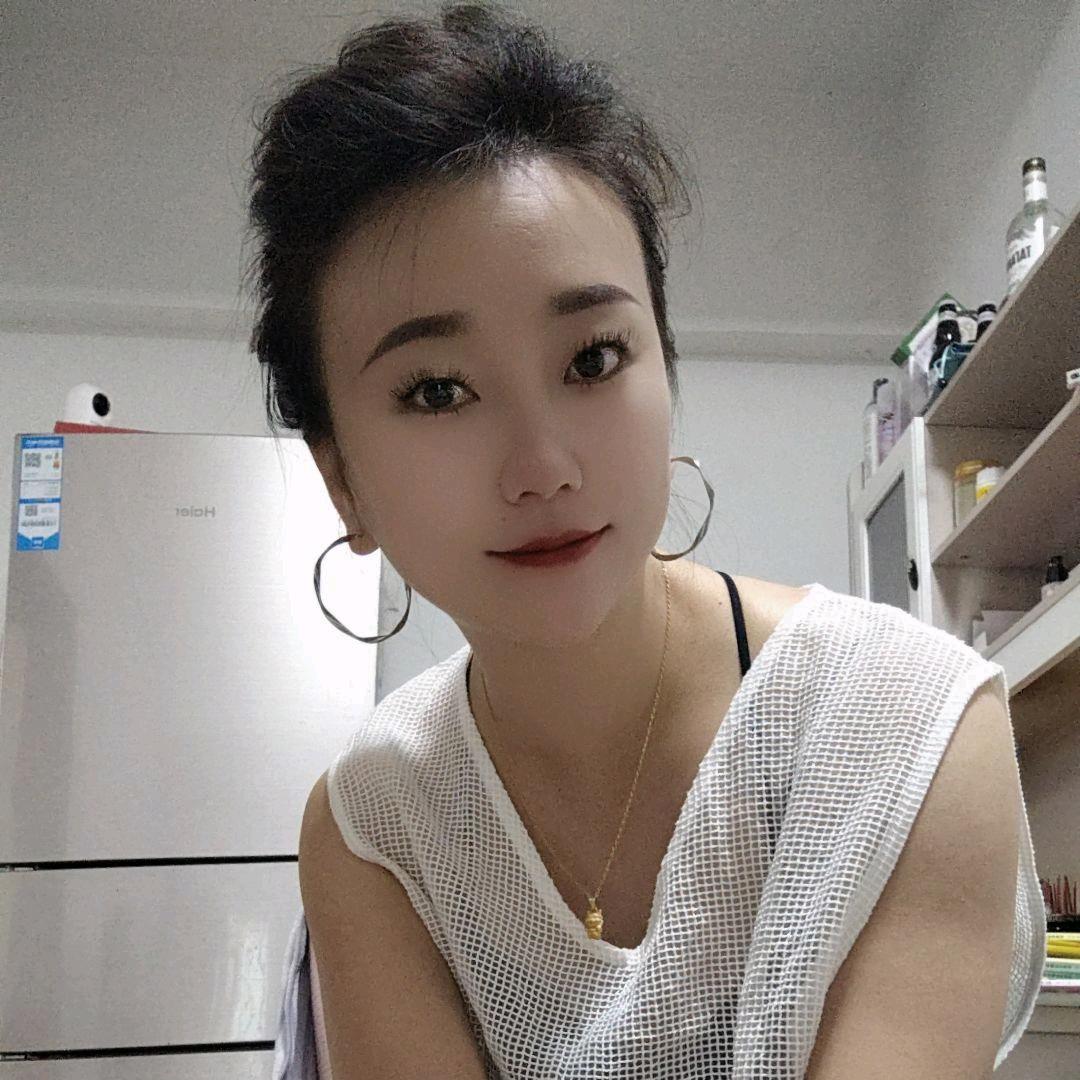 侯江