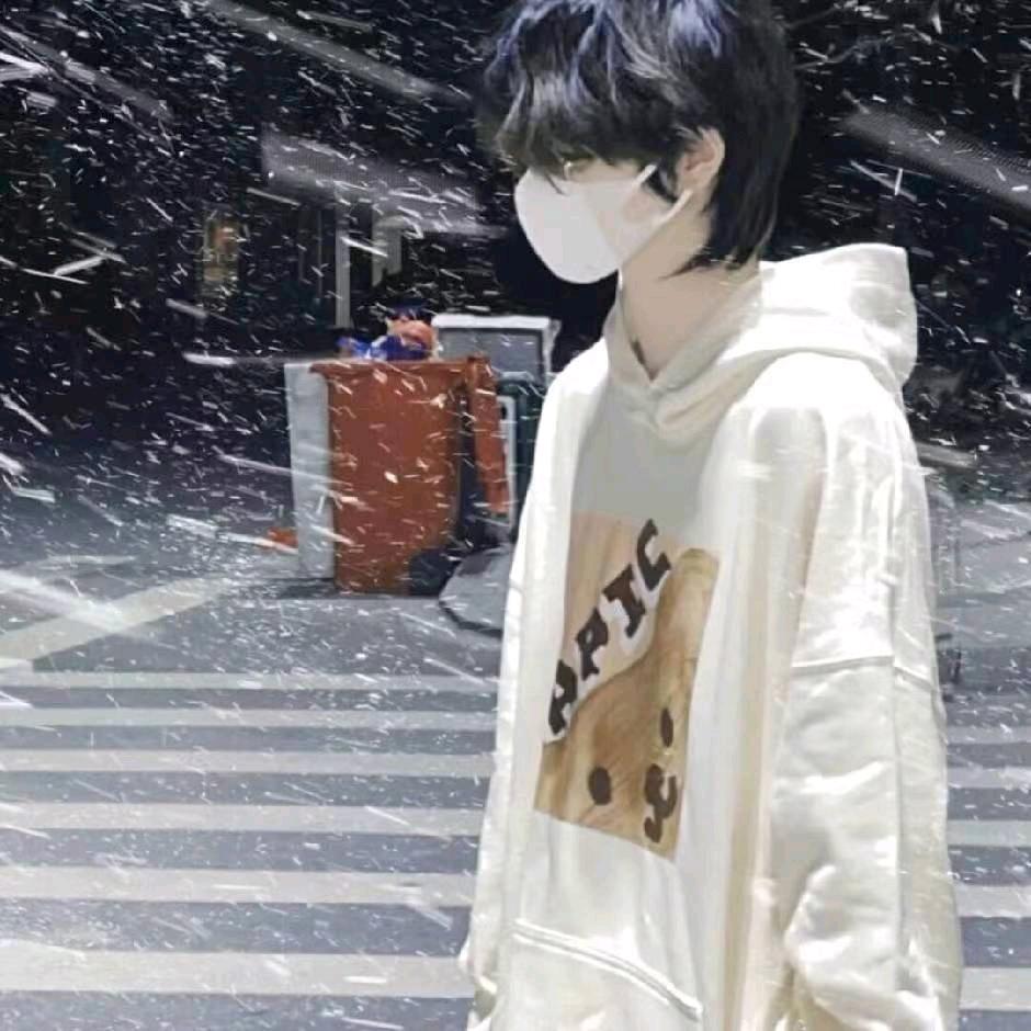 梦想成为不良少年的重度中二病患者古月同学