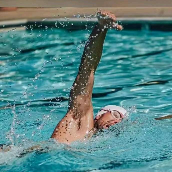 喜欢游泳健身的me