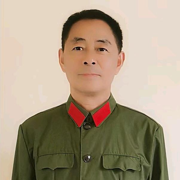 邱   哥