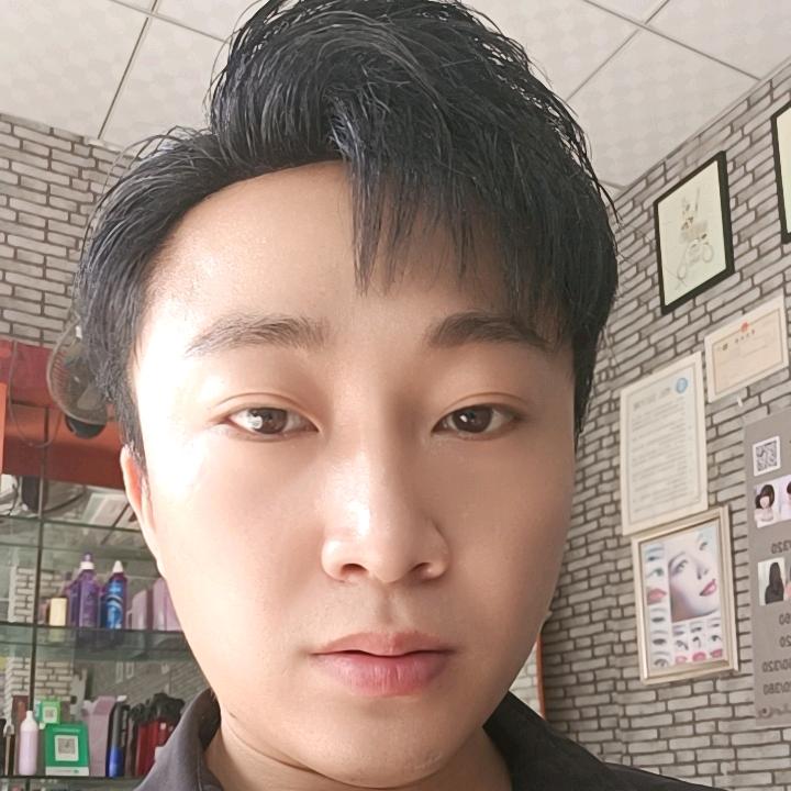 阿金知名度美发