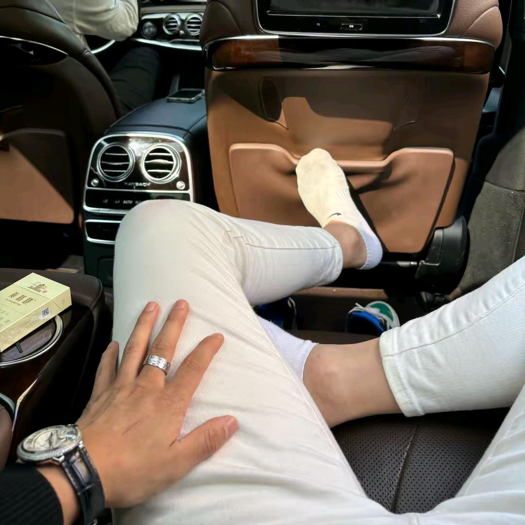 五月花一根草……