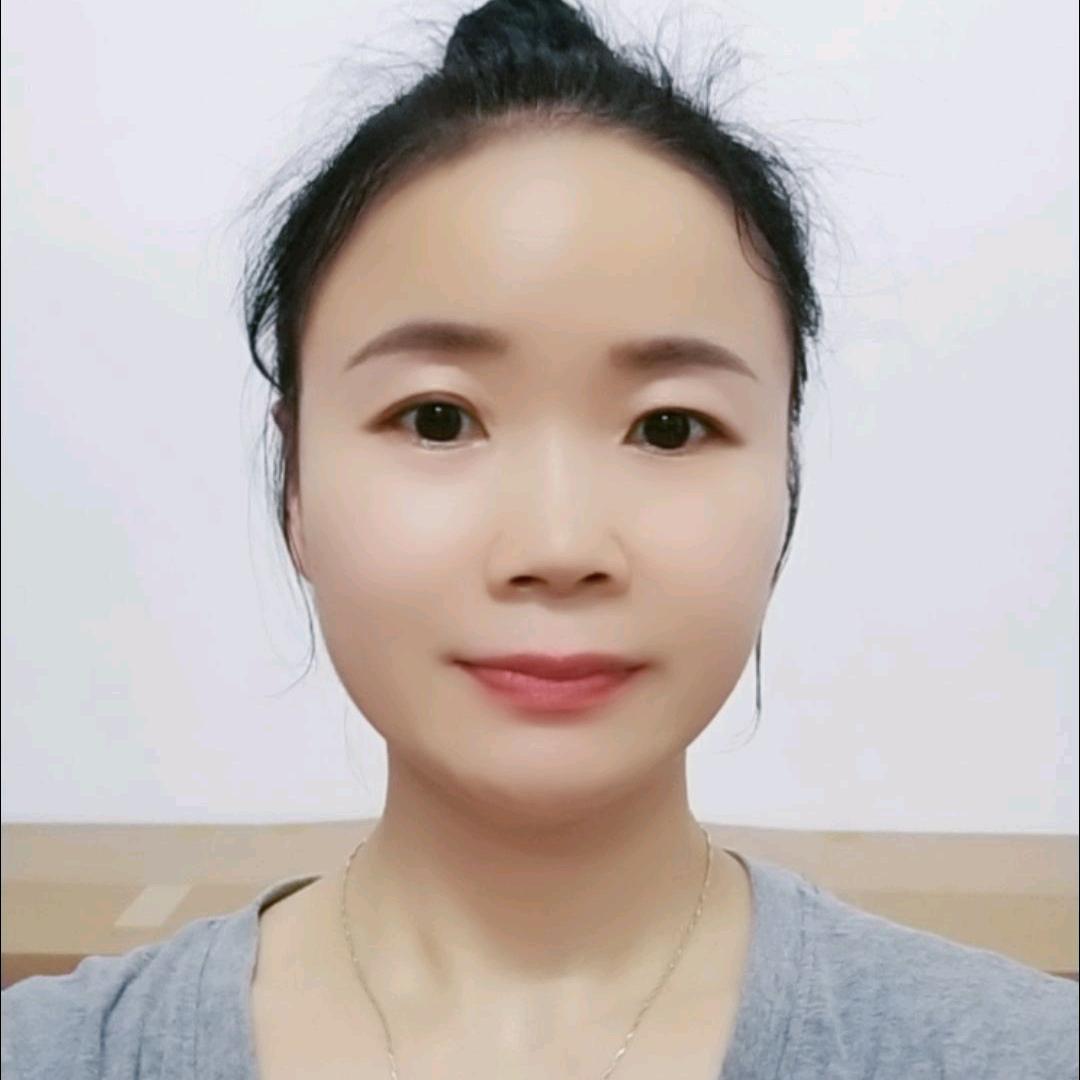 爱拍照的云儿