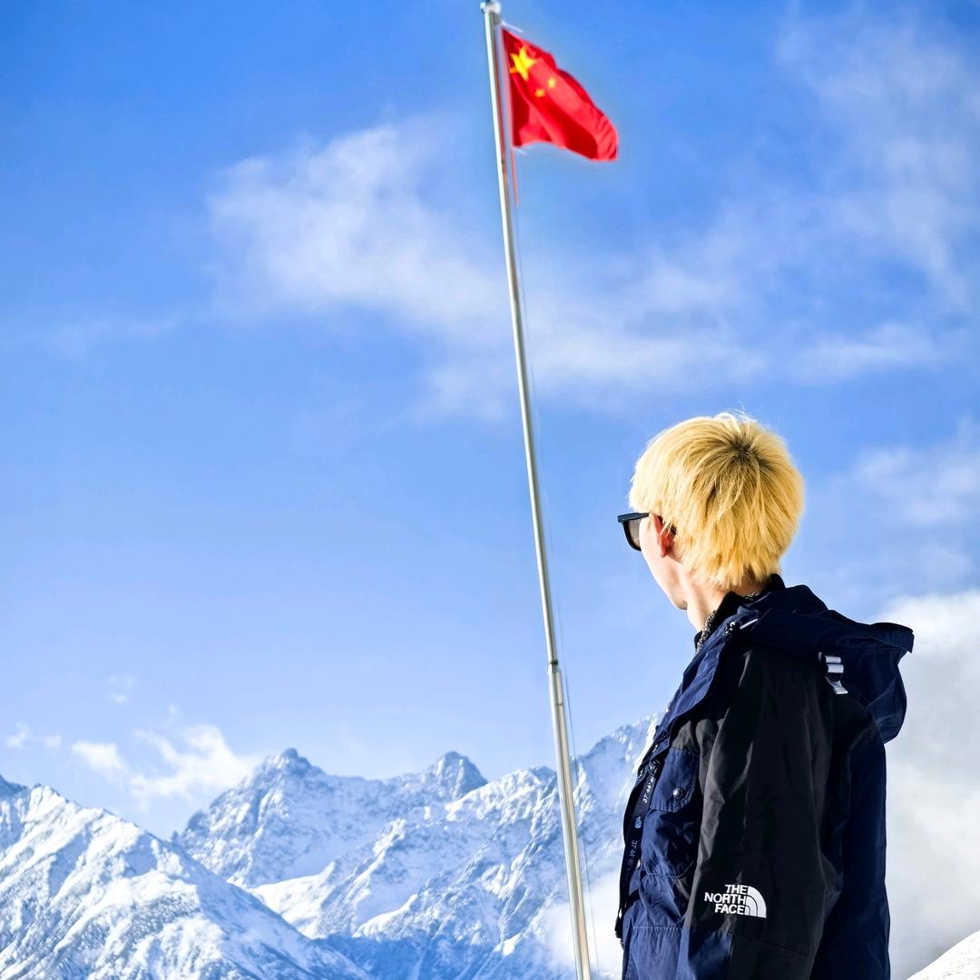 踢雪黄毛